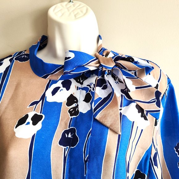 Vintage Koret long sleeves blouse with off center buttons down and bow. - Picture 5 of 14